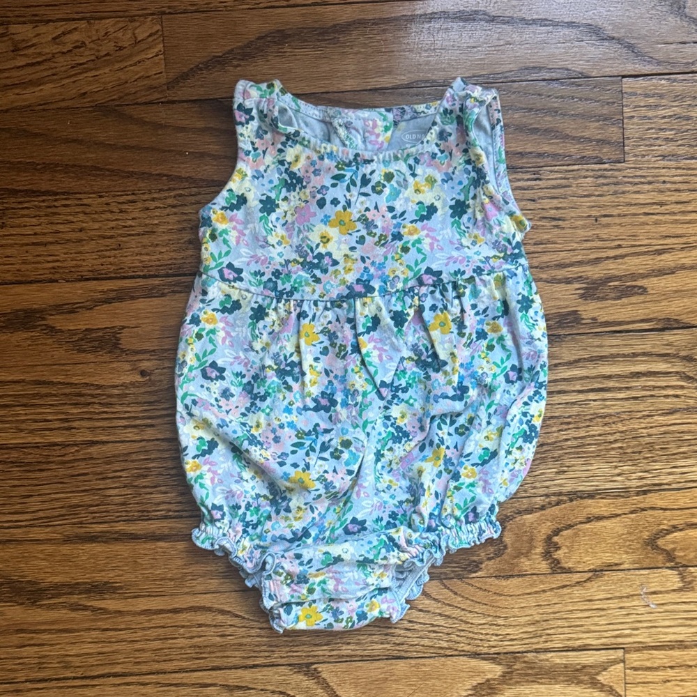 Old Navy Floral Ditsy Baby Romper size 0-3 months